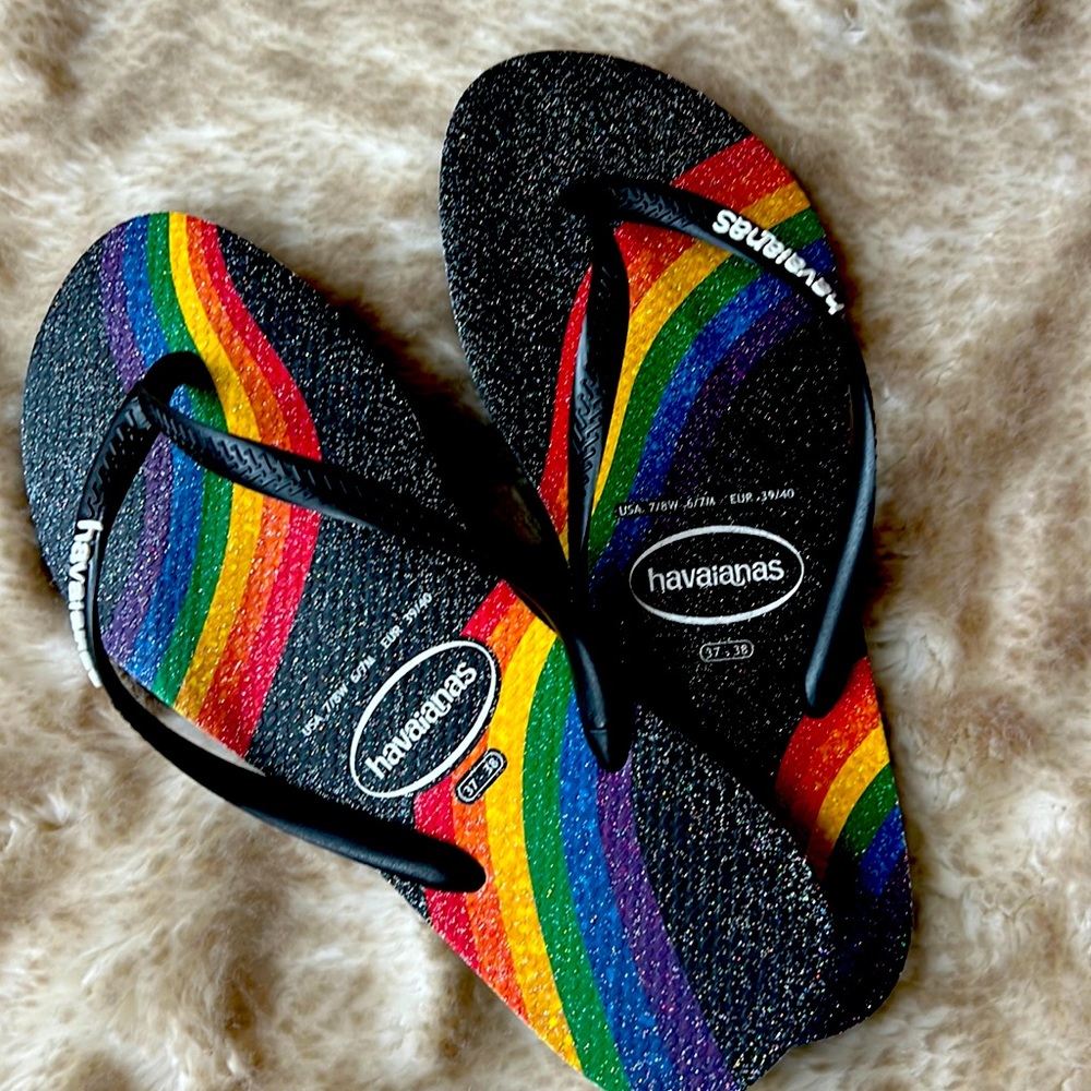 NWOT HAVAIANAS pride flip flops
